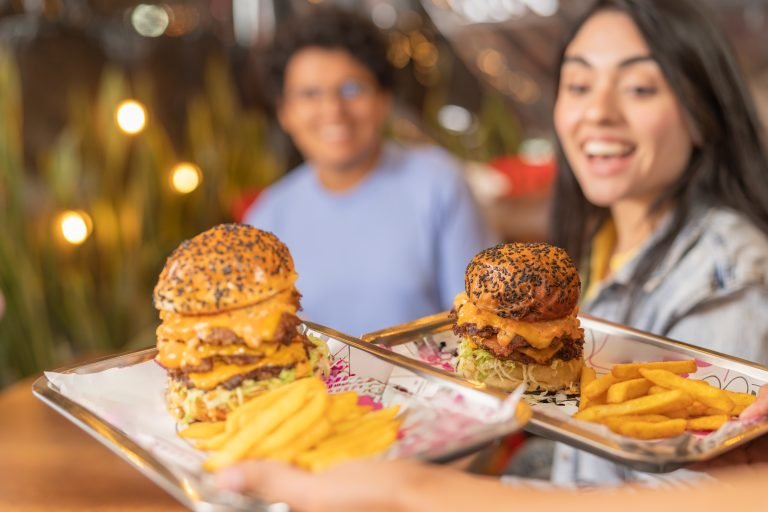 ¡Celebra el Día de la Hamburguesa!  Conoce las ciudades de México con las hamburguesas más famosas