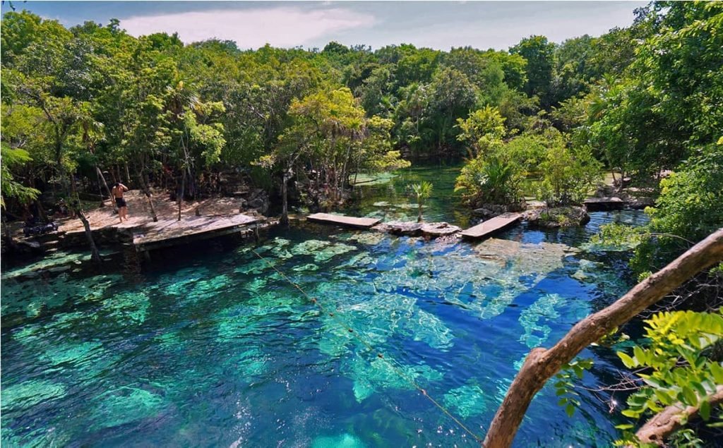 Cenote Azul (Puerto Aventuras, en Tulum).