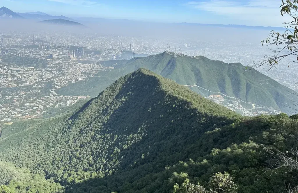 “Mirador el Pinal”, en arque Ecológico Chipinque, Monterrey