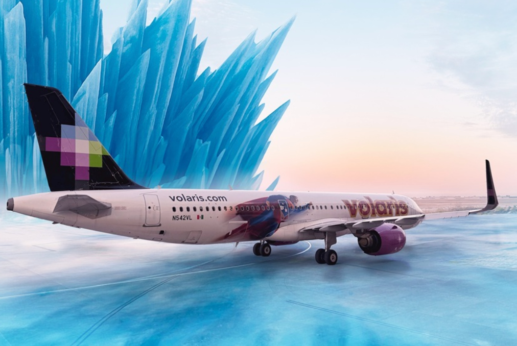 el avión Superman volará a través de la extensa red de rutas de Volaris