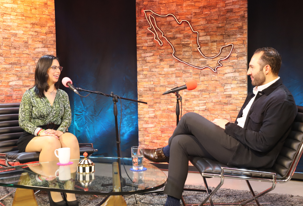 Javier Uhthoff Rojo en Titanes, entrevistado por Margarita Jasso.