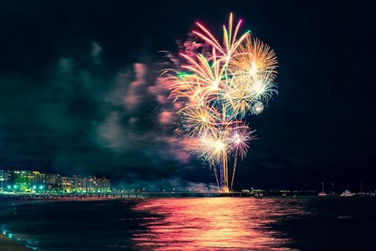 Fuegos artificiales en Cancún por Grito de Independencia.