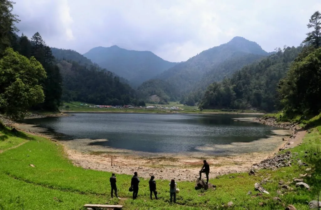 A poco más de una hora de la CDMX se encuentra un paraíso rodeado de montañas, pinos y niebla. Conoce el destino perfecto para quienes buscan escapar del ruido y conectar con la naturaleza.