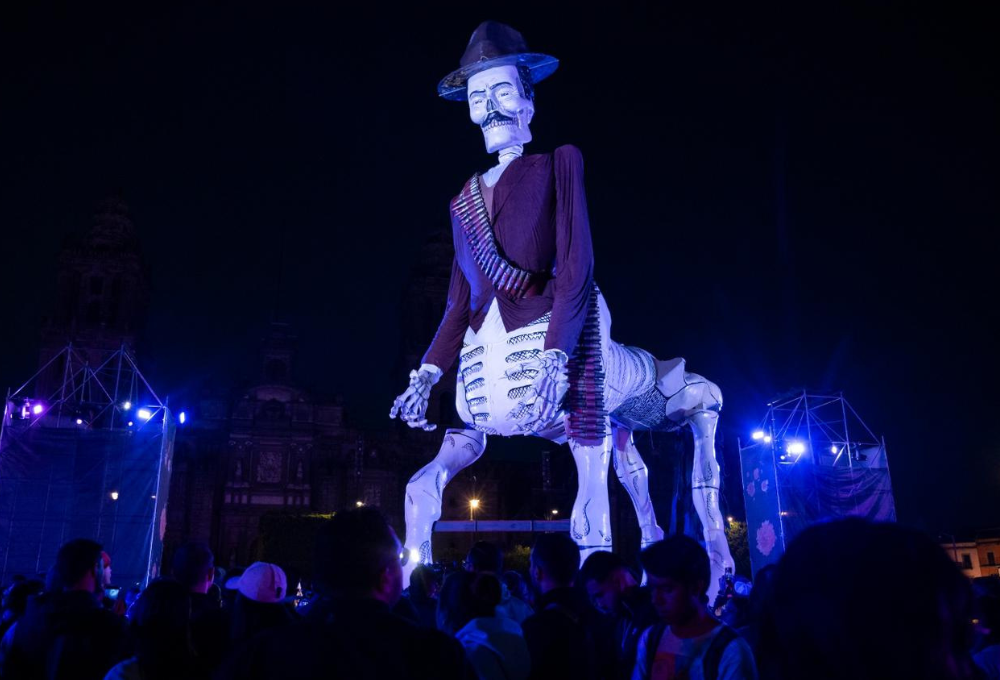 
Ofrenda Monumental en el Zócalo de la CDMX por el Día de Muertos 2025