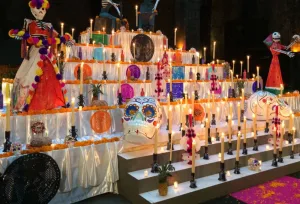¿Qué debe llevar cada uno de los 7 niveles de la ofrenda de Día de Muertos y qué significan?