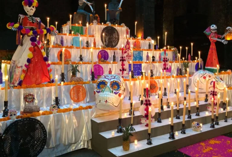 ¿Qué debe llevar cada uno de los 7 niveles de la ofrenda de Día de Muertos y qué significan?