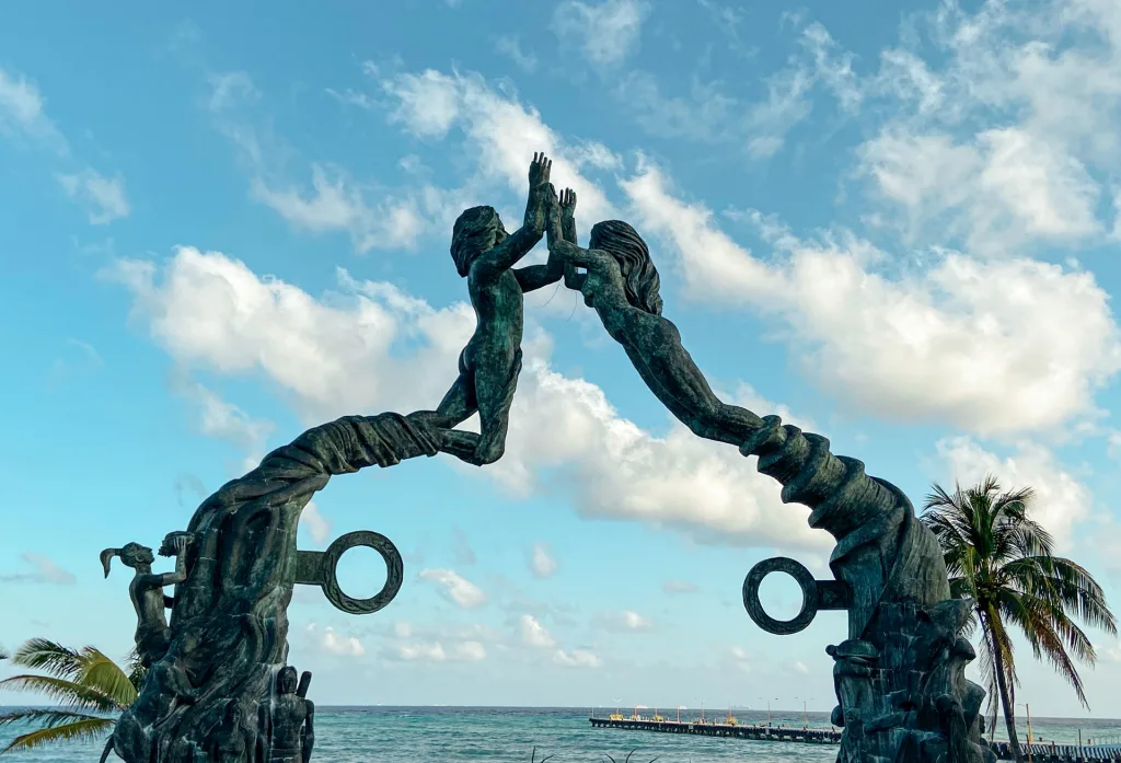 Descubre tres joyas de la Riviera Maya que combinan naturaleza, cultura y lujo. Te contamos qué los hace especiales, cuándo visitarlos, y cómo incluirlos en tu próximo viaje al Caribe mexicano.