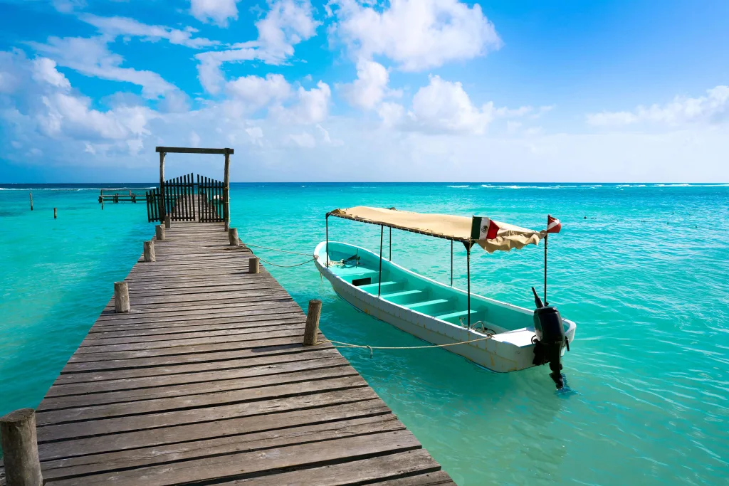 Descubre tres joyas de la Riviera Maya que combinan naturaleza, cultura y lujo. Te contamos qué los hace especiales, cuándo visitarlos, y cómo incluirlos en tu próximo viaje al Caribe mexicano.