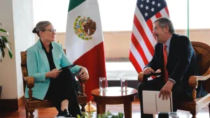 Descubre cómo la nueva colaboración entre México y Arizona impulsará a sectores clave, así como los retos por delante y lo que esto significa para los viajeros y economías en la frontera.