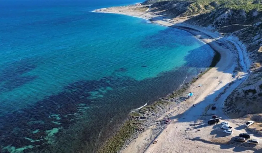 Explora una joya escondida de Baja California Sur que combina la belleza natural del océano con aguas termales únicas. Descubre qué hace especial a esta playa y por qué debe ser tu próximo destino si amas los viajes inolvidables y experiencias auténticas.