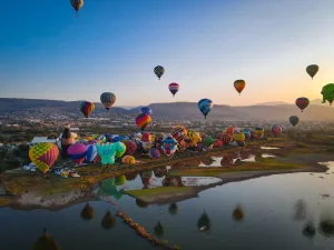 León, Guanajuato, se convertirá en el epicentro mundial de la aerostación con el Festival Internacional del Globo (FIG), reconocido como el evento más importante del mundo. Aquí te contamos los detalles.