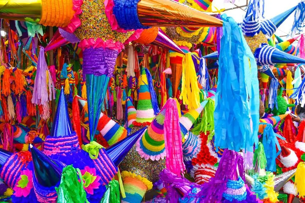 Acolman, cuna de la piñata mexicana, celebra la 40ª Feria Internacional de la Piñata con conciertos gratuitos, concurso artesanal, talleres culturales y más. Descubre todo lo que no te puedes perder.