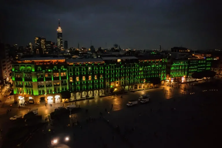 La jefa de Gobierno de la CDMX, Clara Brugada, propuso iluminar el Centro Histórico de la capital. Conoce en qué consiste y cómo cambiará el paisaje urbano.