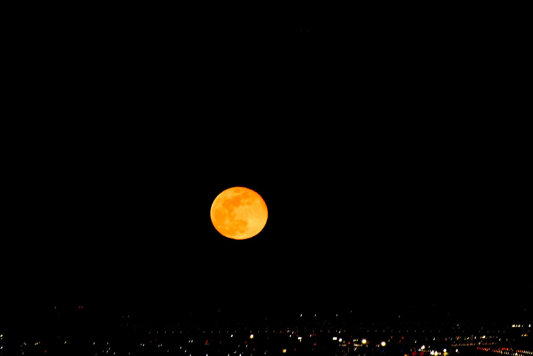 La Luna del Castor 2025 iluminará el cielo con su máximo esplendor este 5 de noviembre. Descubre a qué hora verla en México, su significado espiritual y por qué es uno de los fenómenos más esperados por los amantes de la naturaleza y los viajes.