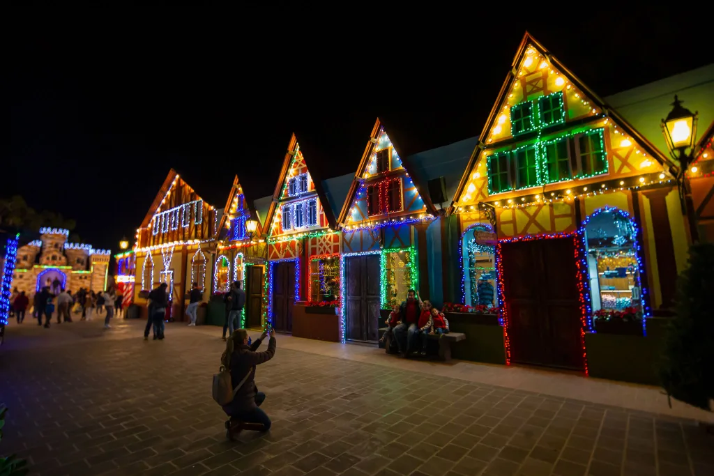 Descubre Tlalpujahua, el pueblo mágico conocido como la "eterna Navidad" de México. Aquí te explicamos por qué recibe este nombre y algunas curiosidades de este lugar.