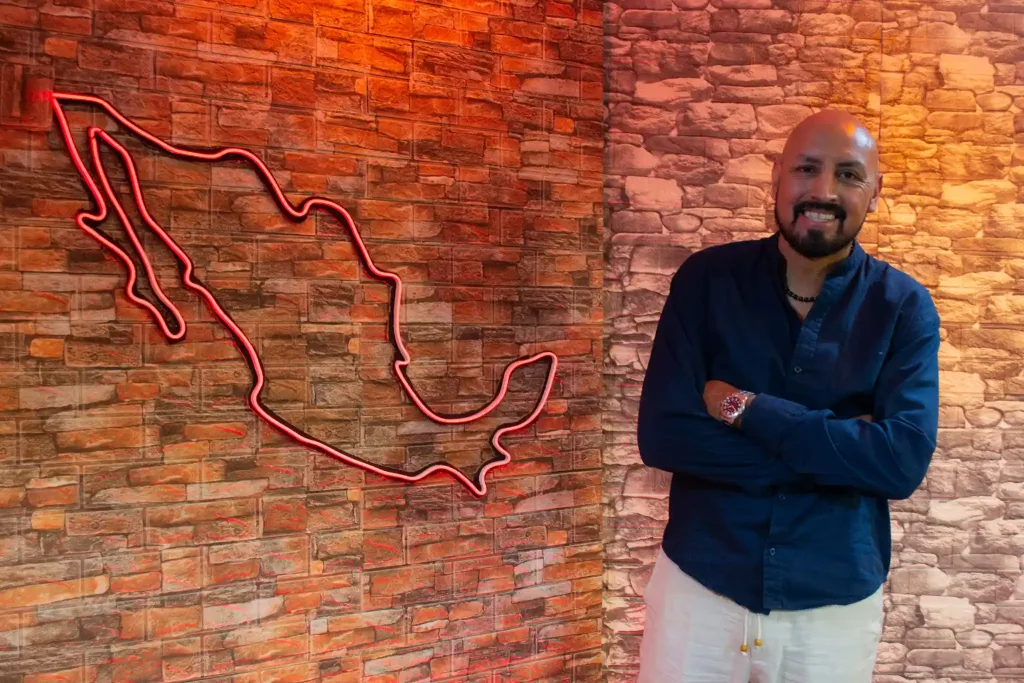 Artista de hierro forjado en entrevista