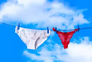 Cada fin de año, millones de personas repiten un ritual tan curioso: elegir el color de los calzones para recibir el Año Nuevo.Aquí te contamos los detalles de esta tradición.