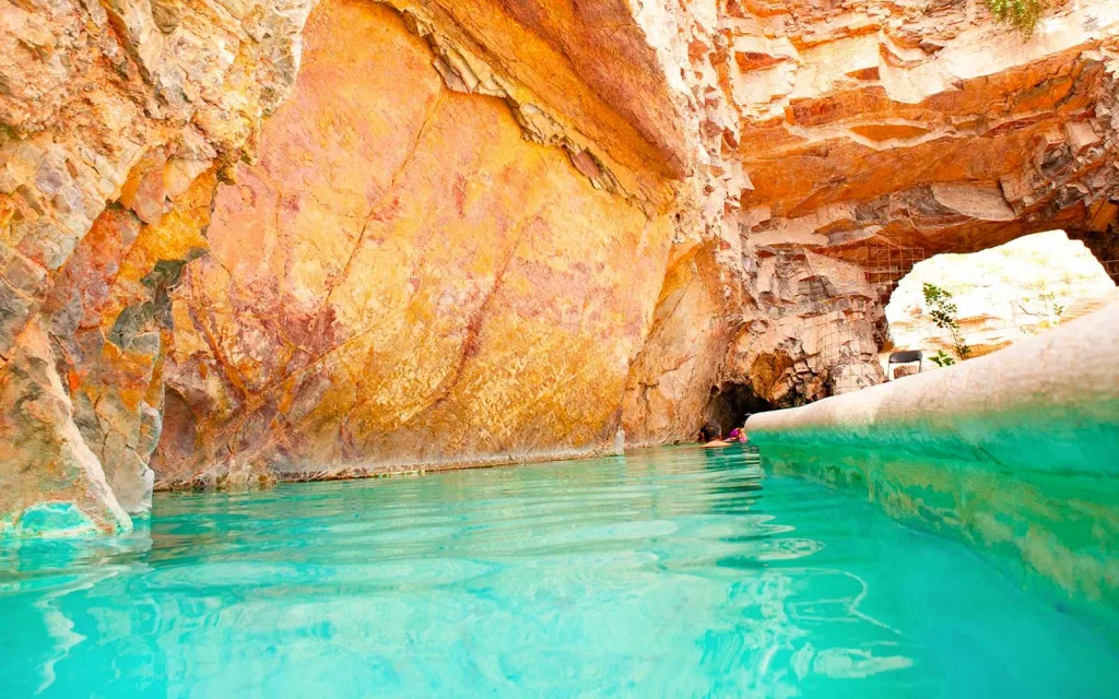 Descubre los mejores balnearios de aguas termales en Hidalgo, perfectos para una escapada de descanso, diversión y naturaleza. Conoce qué ofrece uno para que vivas una experiencia inolvidable.