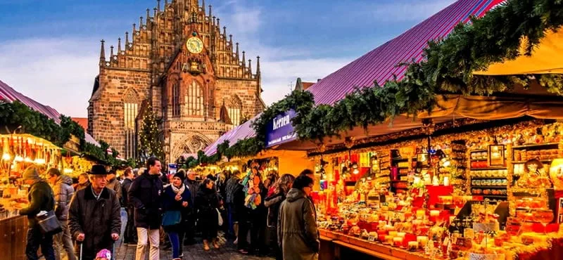 Si estás buscando un viaje navideño con magia, tranquilidad y experiencias culturales inolvidables, estos cinco destinos son perfectos para viajeros mayores de 60 que quieren disfrutar sin prisas y con total encanto festivo.