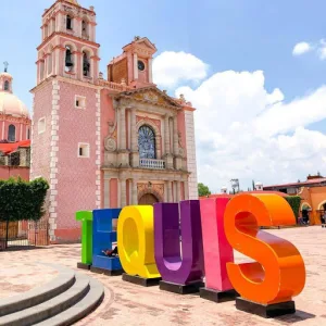 A solo unas horas de la Ciudad de México, Tequisquiapan, destaca por su gastronomía, cultura vinícola y experiencias ecoturísticas, convirtiéndose en un destino imperdible durante diciembre. Descubre qué lo hace especial, qué actividades puedes vivir, cómo llegar y por qué es ideal para planea tu escapada de fin de año.