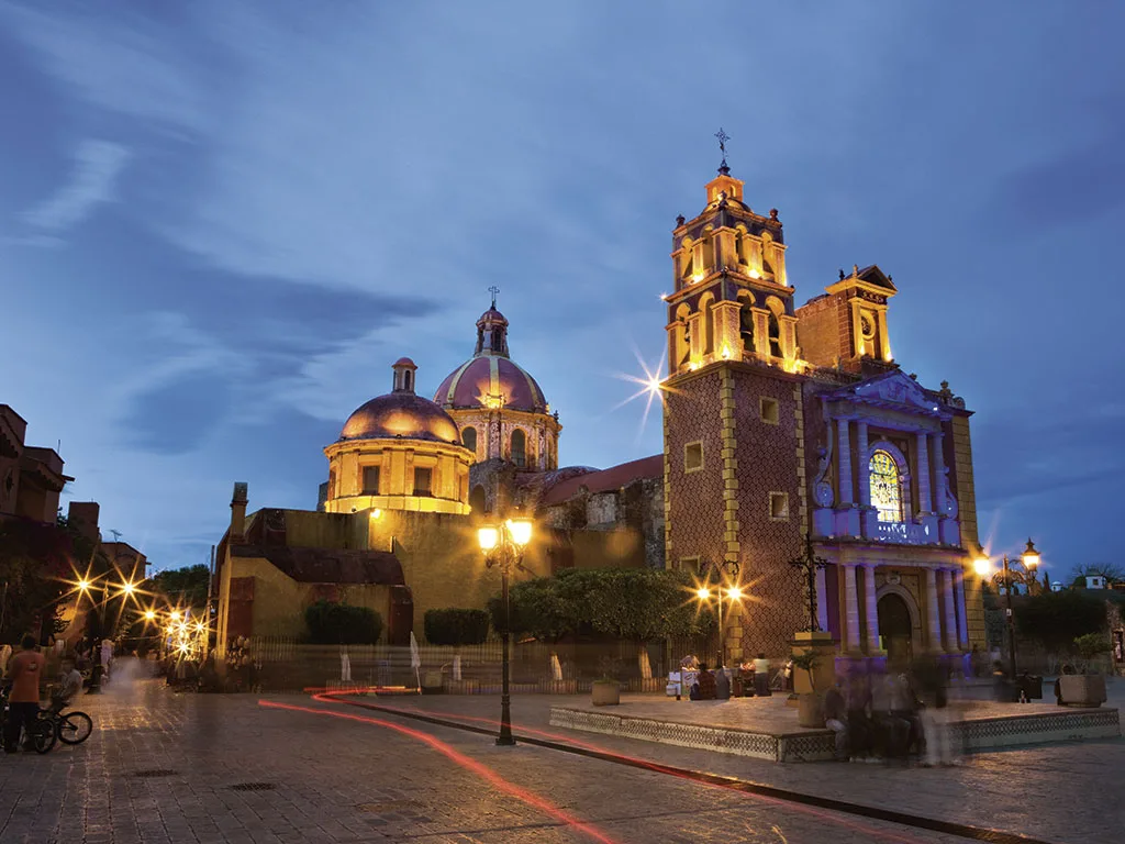A solo unas horas de la Ciudad de México, Tequisquiapan, destaca por su gastronomía, cultura vinícola y experiencias ecoturísticas, convirtiéndose en un destino imperdible durante diciembre. Descubre qué lo hace especial, qué actividades puedes vivir, cómo llegar y por qué es ideal para planea tu escapada de fin de año.