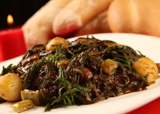Los romeritos son un platillo tradicional de Navidad en México y una planta llena de beneficios para la salud. Descubre sus propiedades curativas y porque debes incluirlos en tu alimentación ya que pueden ayudarte más de lo que imaginas.