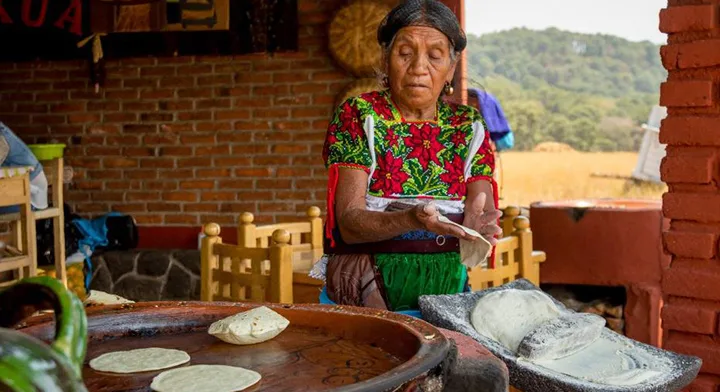 El taco de bistec purépecha es una joya gastronómica de Michoacán que sorprende. Descubre su origen y dónde disfrutarlo durante tu próxima visita al estado.