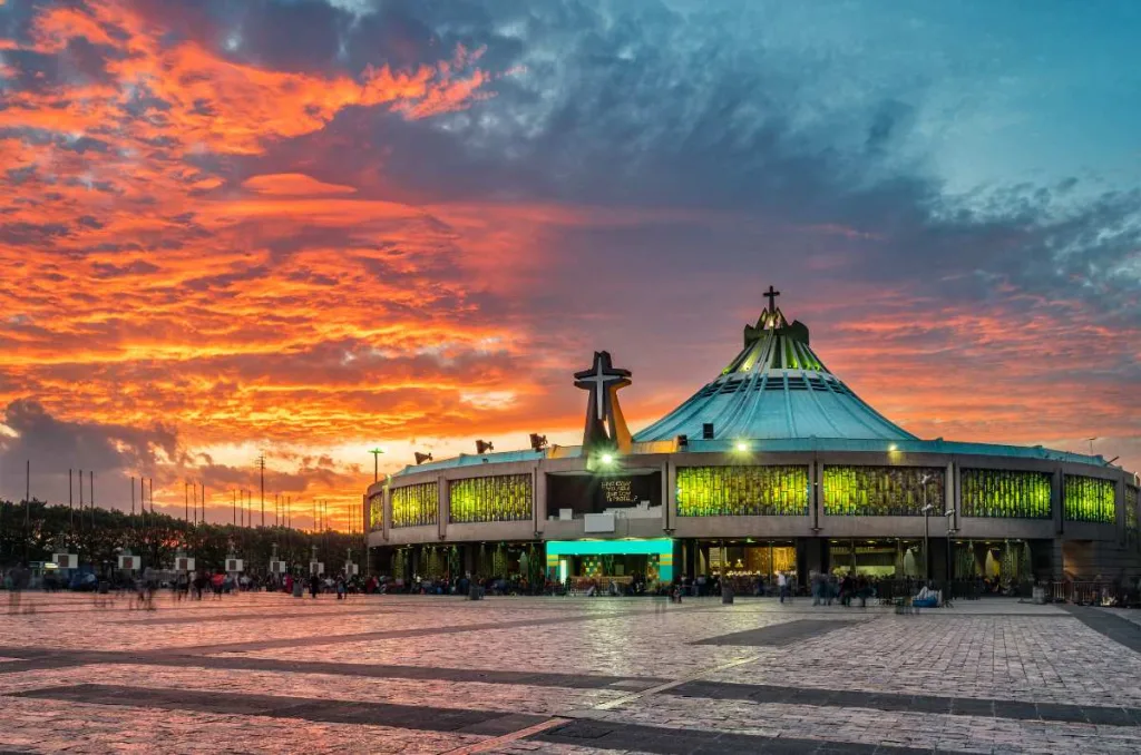 Las celebraciones de la Virgen de Guadalupe 2025 en la Ciudad de México rompieron récord de asistencia. Aquí te contamos cuántos peregrinos llegaron a la Basílica y qué significan estas cifras para la mayor festividad religiosa del país.
