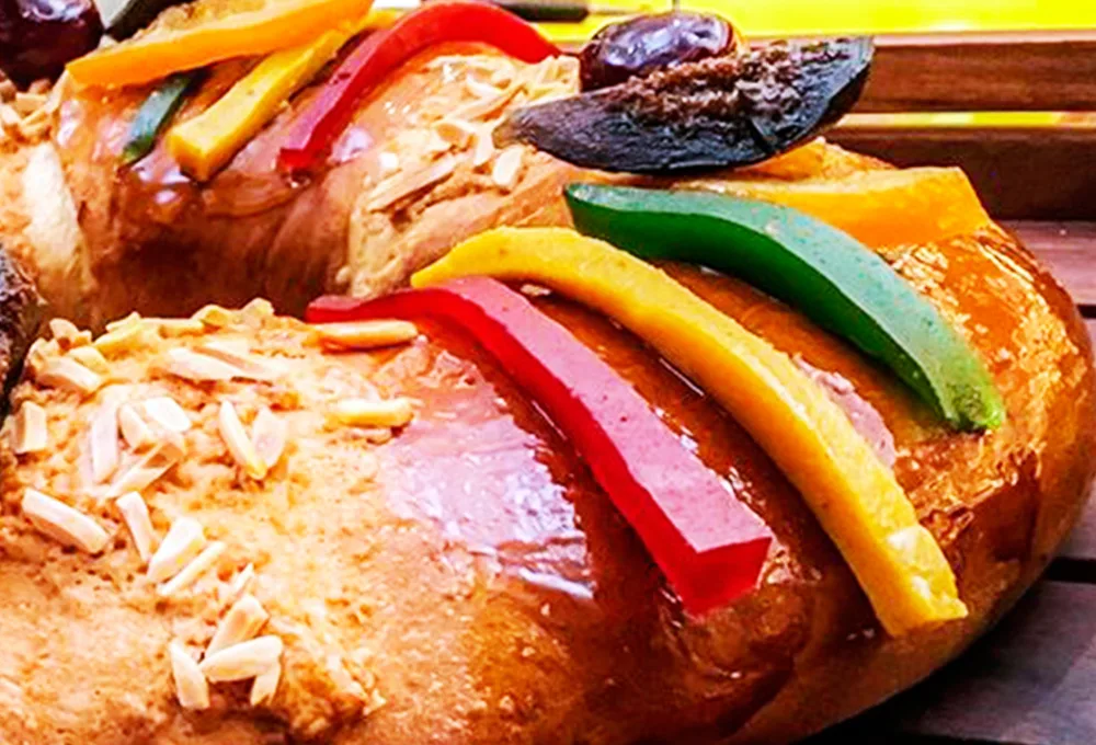 Rosca de Reyes y sus frutas