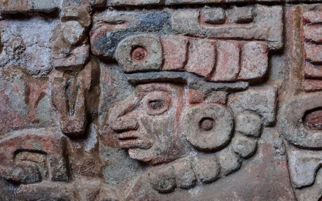 Conoce el descubrimiento de la Tumba de Huitzo, una tumba zapoteca de más de 1,400 años en los Valles Centrales de Oaxaca, considerada uno de los hallazgos arqueológicos más importantes. ¡Aquí te contamos los detalles!