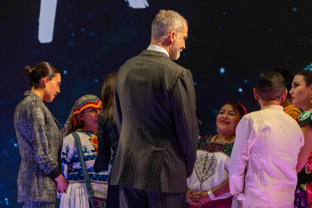 Conoce cómo México destacó en el segundo día de FITUR 2026, con una agenda enfocada en la diversidad cultural, el turismo comunitario y la presencia de pueblos originarios como embajadores turísticos, estrategias de promoción y objetivos globales en la feria más importante del turismo internacional.