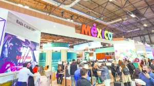 La Secretaría de Turismo afina su estrategia de promoción rumbo a FITUR 2026, uno de los encuentros turísticos más importantes del mundo, se reunió con los secretarios de turismo de todo el país y lanzó una licitación para fortalecer el apoyo operativo. Aquí te contamos los detalles.