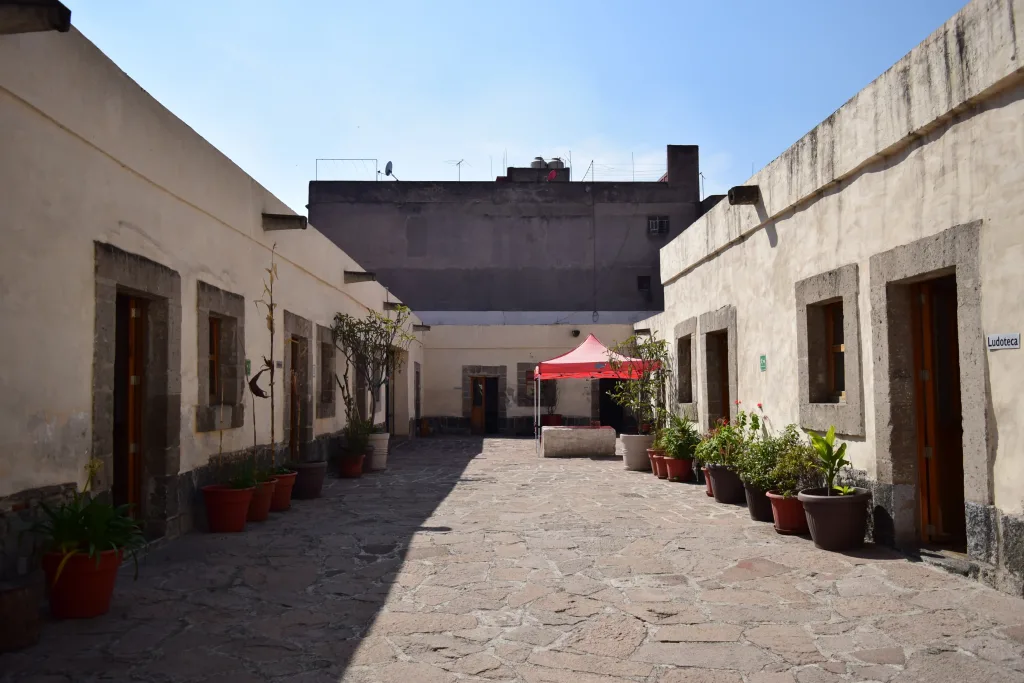 Descubre cuál es la casa más antigua de la CDMX, dónde se encuentra y cuál es su uso actual. Conoce su historia y porque es un tesoro arquitectónico del siglo XVI en el Centro Histórico. ¿La has visitado?