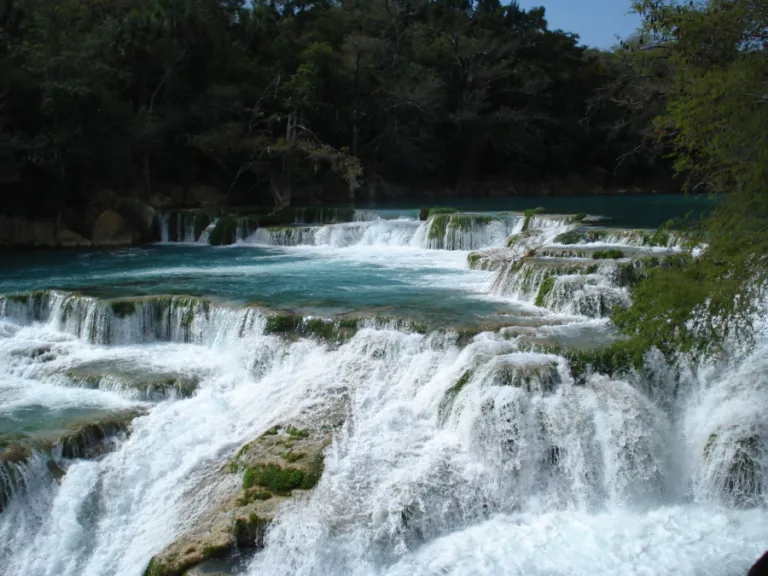 El pueblito rodeado de aguas turquesa con accesos por menos de $100 en San Luis Potosí