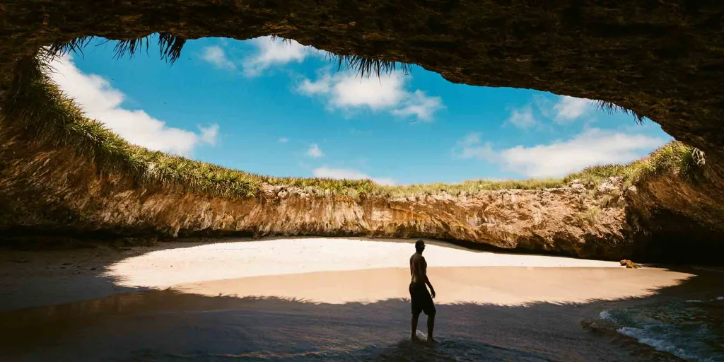 Descubre las 5 mejores playas para visitar en primavera en México: Punta Mita, San Benito, Playa del Carmen, Playa El Verde Camacho y Loreto. Clima ideal y menos turistas. ¿Cuál está dentro de tu itinerario?