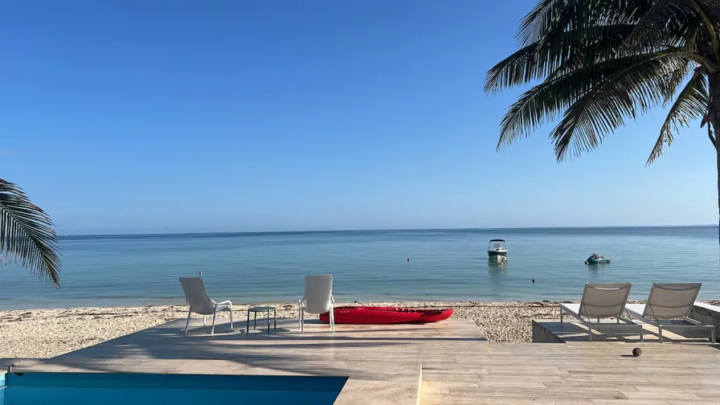 Descubre las 5 mejores playas para visitar en primavera en México: Punta Mita, San Benito, Playa del Carmen, Playa El Verde Camacho y Loreto. Clima ideal y menos turistas. ¿Cuál está dentro de tu itinerario?