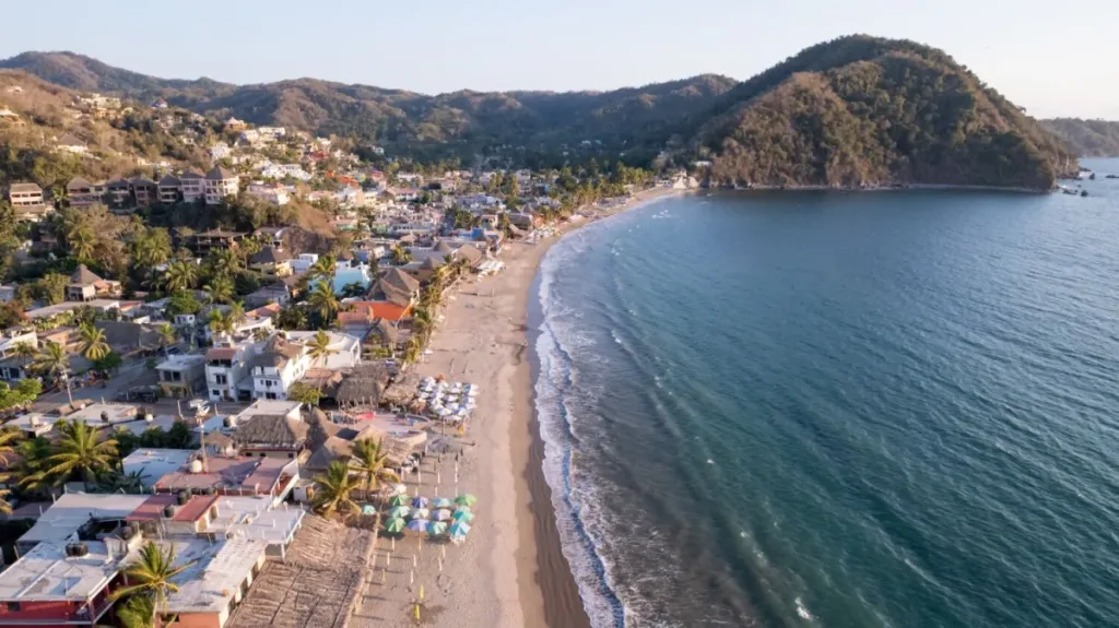 ¡Descubre la ruta más bella del Pacífico! GUÍA COMPLETA por Costalegre, Jalisco: de los manglares de La Manzanilla a la magia de Isla Cocinas y Boca de Tomatlán. ¿Te animas a esta nueva aventura?