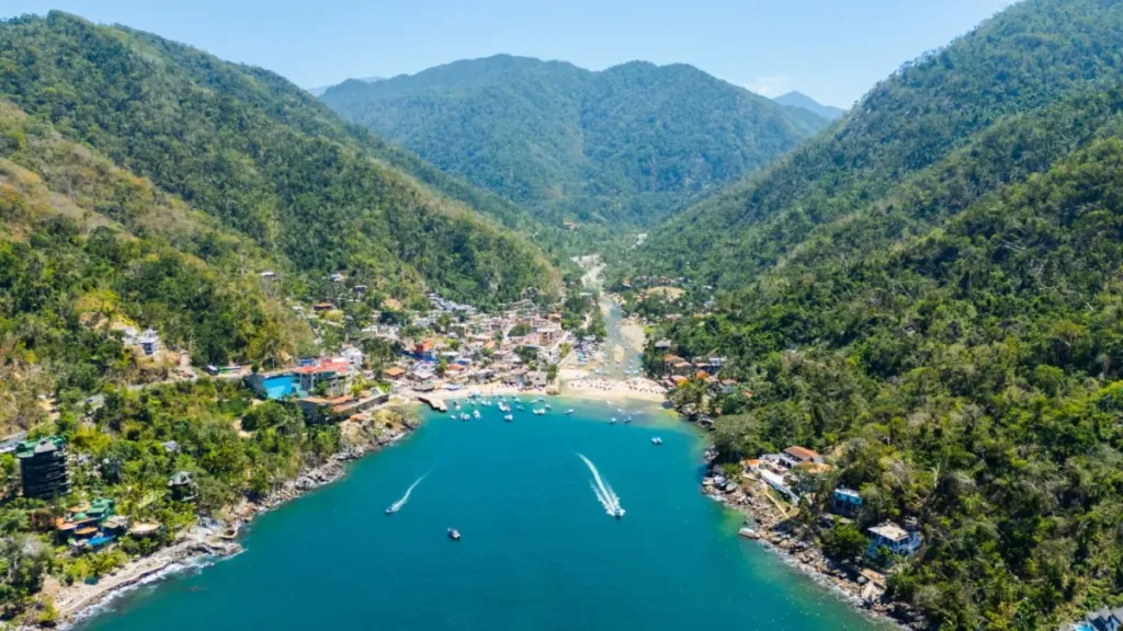 ¡Descubre la ruta más bella del Pacífico! GUÍA COMPLETA por Costalegre, Jalisco: de los manglares de La Manzanilla a la magia de Isla Cocinas y Boca de Tomatlán. ¿Te animas a esta nueva aventura?