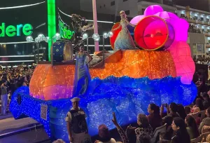 el Carnaval apostó por un espectáculo que incluyó 32 carros alegóricos