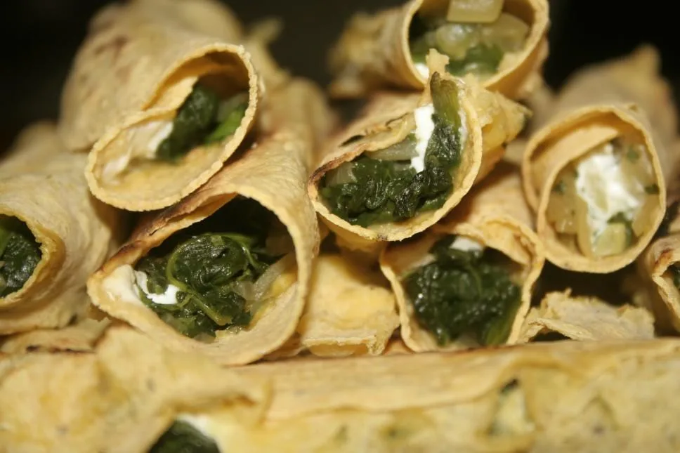 ¡Mucho más que "hierbas"! Descubre por qué los quelites son el superalimento mexicano definitivo en 2026. Conoce su historia milenaria, su asombroso valor nutricional y cómo están conquistando a la alta cocina. ¿Los has probado?