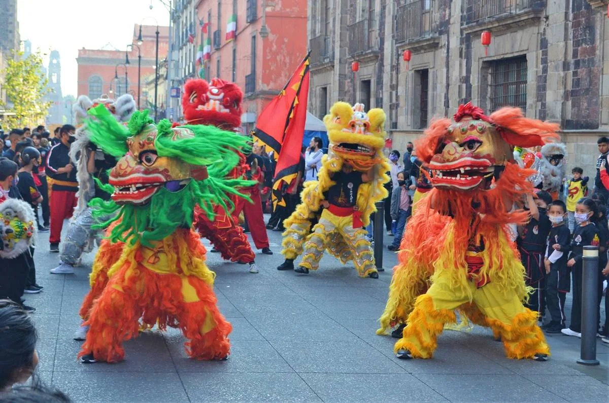 Descubre a qué hora es el desfile de dragones por el Año Nuevo Chino en la CDMX, dónde se realiza, su significado cultural y qué actividades gratuitas podrás disfrutar en el Centro Histórico.