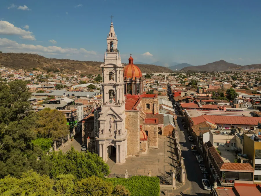 Descubre Cotija, Michoacán, el auténtico paraíso del queso Cotija en México. Historia, tradición, cómo llegar, qué hacer y atractivos turísticos en este Pueblo Mágico lleno de sabor y cultura.