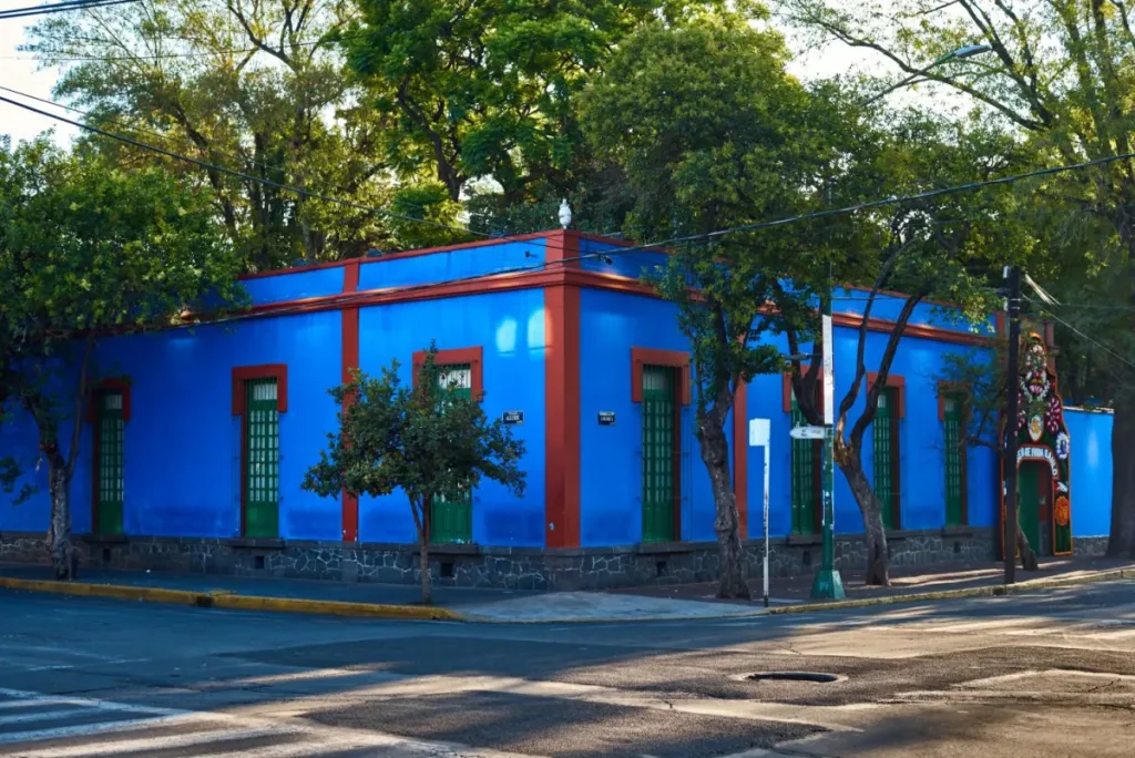 Descubre los mejores museos en Coyoacán para visitar después del trabajo. Historia, arte y cultura en uno de los barrios más emblemáticos de la Ciudad de México. ¿Ya fuiste a todos?