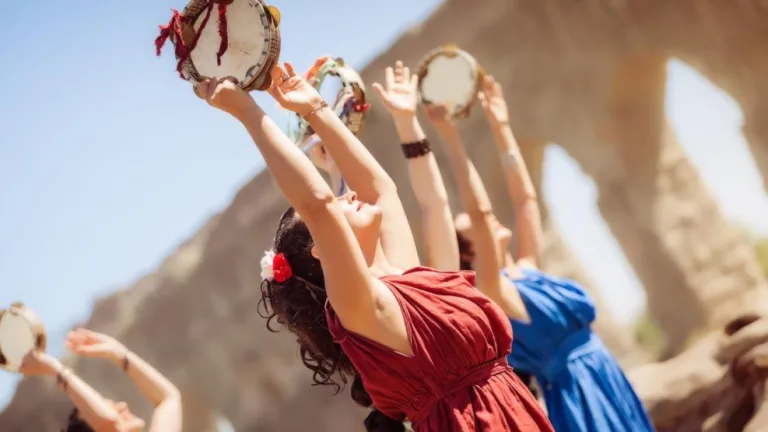 5 ideas de outfits para renovar tu energía durante el Equinoccio de Primavera 2026
