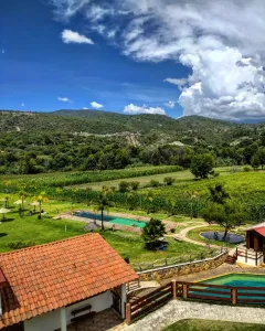 Descubre las mejores aguas termales en Hidalgo, sus beneficios, historia y los destinos imperdibles para relajarte entre montañas. Una experiencia natural única en México. ¿Te vas a lanzar?