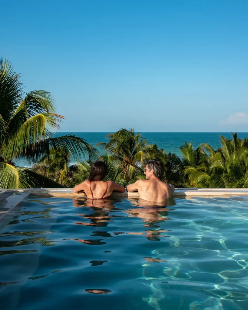 Descubre rincones del sureste mexicano donde el mar es tranquilo, el ambiente invita a relajarte y la gastronomía convierte cada momento en una experiencia inolvidable. ¿Cuál de ellos te gustaría conocer?