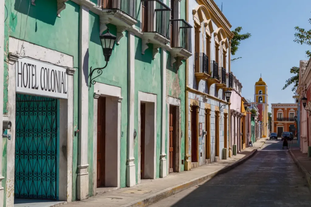 Descubre 5 destinos con vuelos directos desde CDMX perfectos para viajar en Semana Santa: Palenque, San Felipe, Coatzacoalcos, Manzanillo y Ciudad del Carmen. Conoce qué hacer en cada lugar. ¿Estás listo para las vacaciones de Semana Santa?