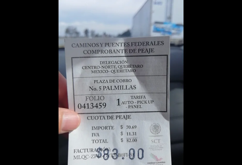 Ticket de pago en caseta CAPUFE carretera. ¿Qué es el seguro de responsabilidad civil de CAPUFE y cómo funciona?