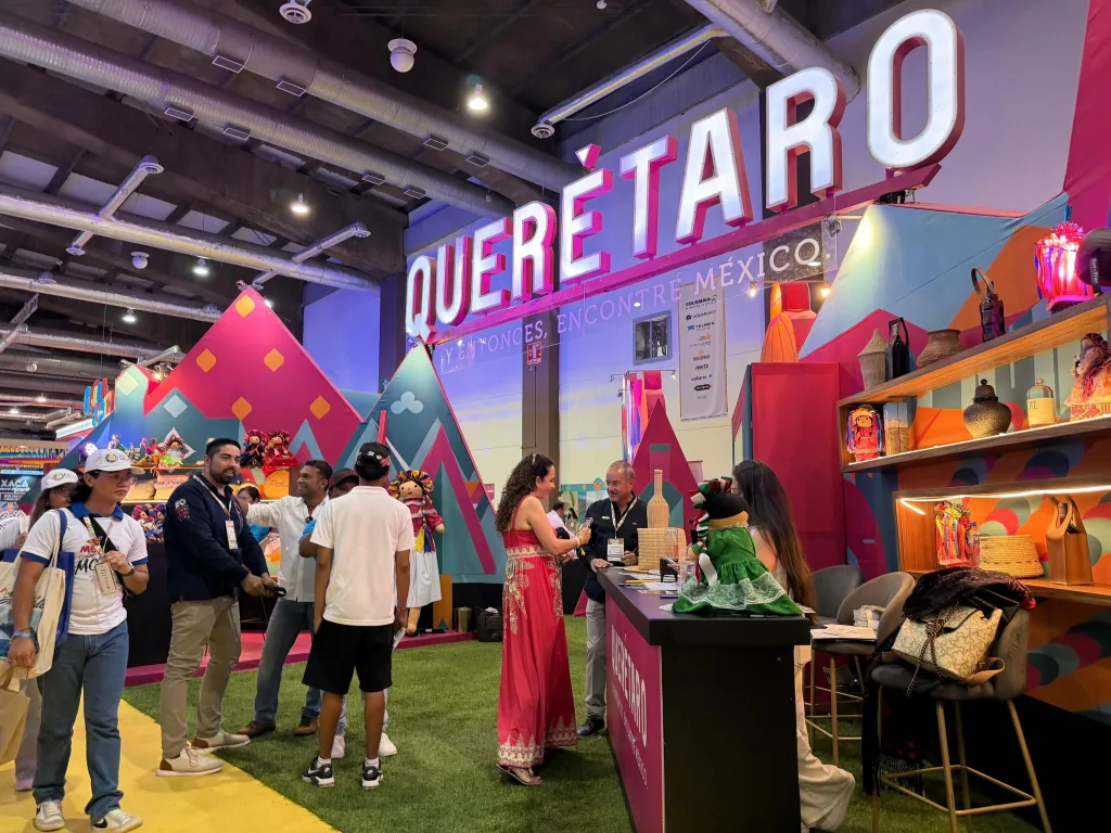 Cierre de oro en Acapulco. La 50ª edición del Tianguis Turístico 2026 supera expectativas: 64 mil citas, 58 nuevos vuelos (al momento) y ventas por más de mil millones de pesos.