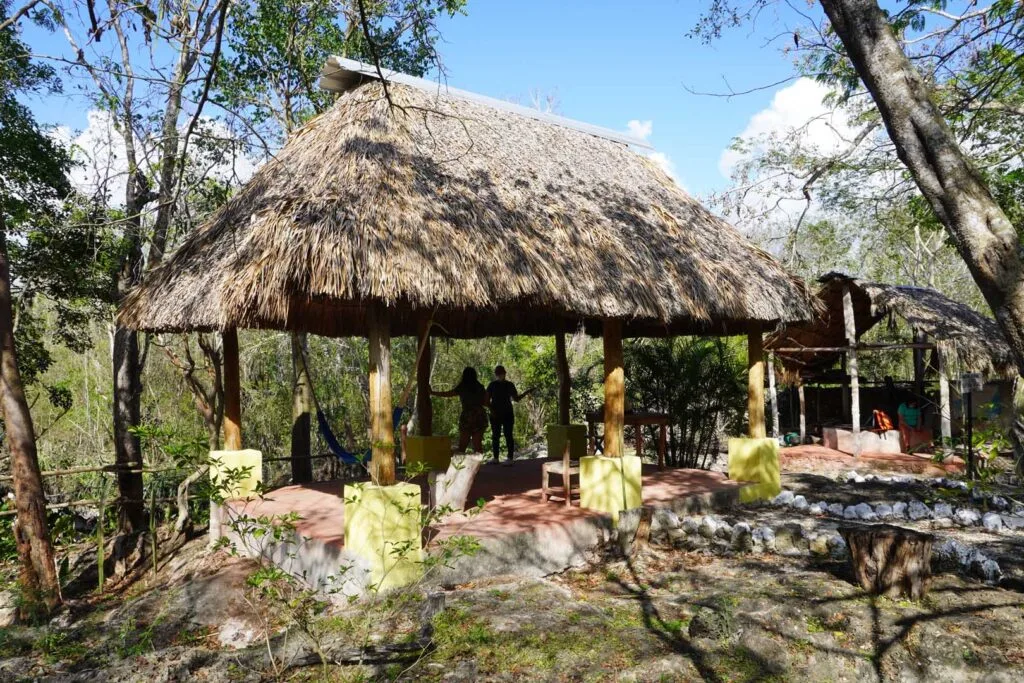 Cenotillo, en Yucatán, es un destino poco conocido lleno de cenotes, historia maya y tranquilidad. Descubre por qué es un tesoro escondido. ¿Ya lo conocías?